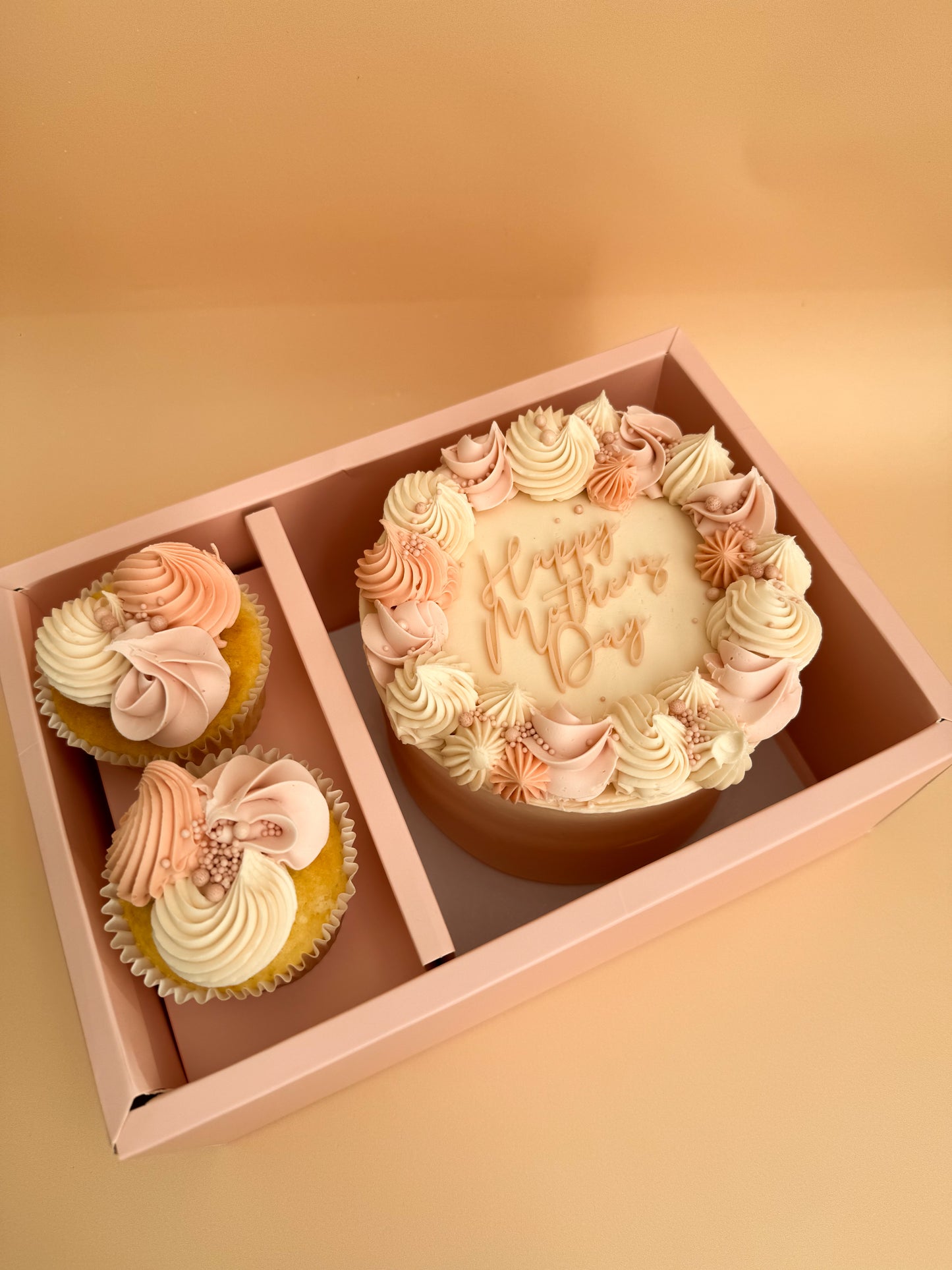 Mothers Day Mini Cake + 2 Cupcakes
